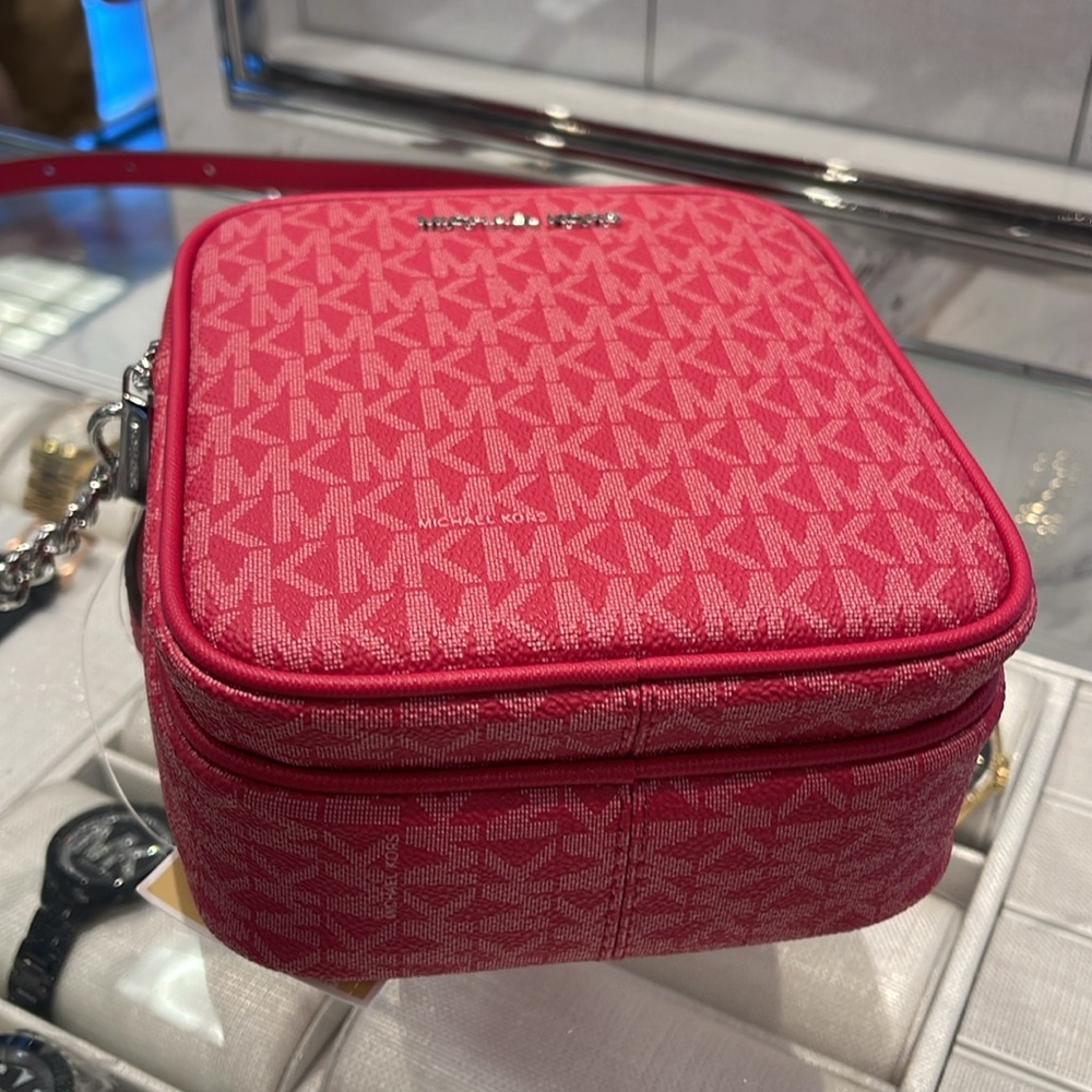 MICHAEL KORS Jet Set Travel Md Signature Logo Crossbody Flight Bag
DK RASPBERRY - Picture 9 of 16